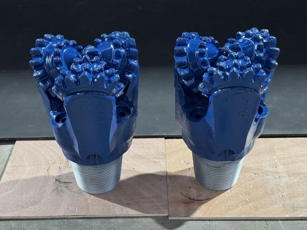 17 1/2 Zoll Knopf IADC737 Stahl geschmiedet Tricone Bohrgerät für Ölbohrung